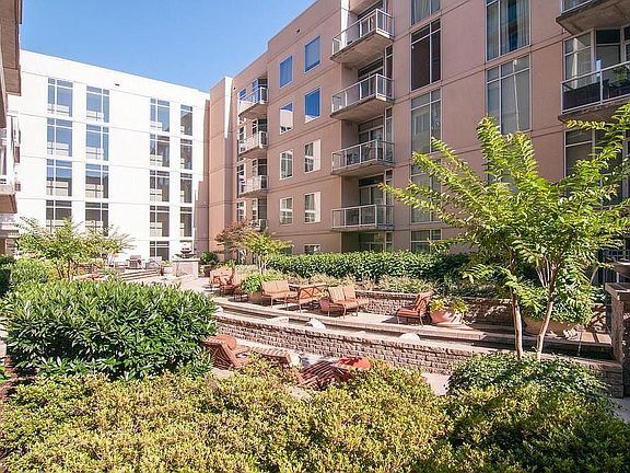 4th image of 600 12th Ave S APT 401