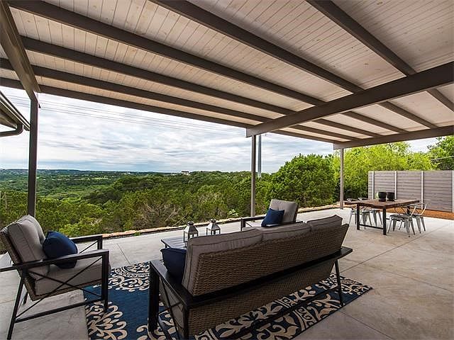 ENJOY BREATH TAKING VIEWS FROM YOUR OVERSIZED PRIVATE PATIIO