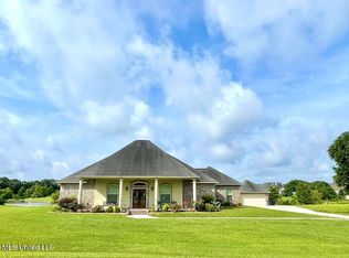 183 Shore Crest Cir, Carriere, MS 39426