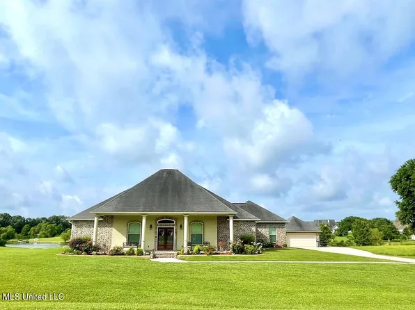 183 Shore Crest Cir, Carriere, MS 39426