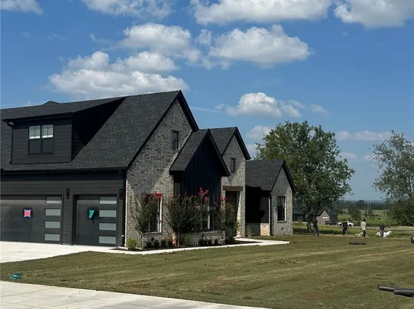3140 Cambridge St, Bentonville, AR 72713