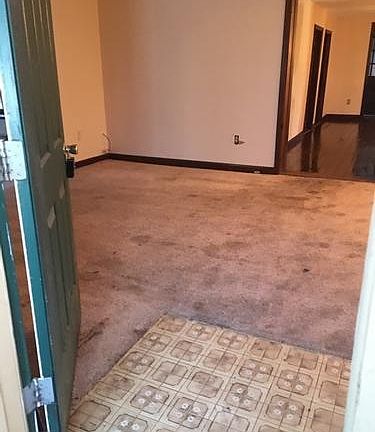 3rd image of 563 S Hyatt St