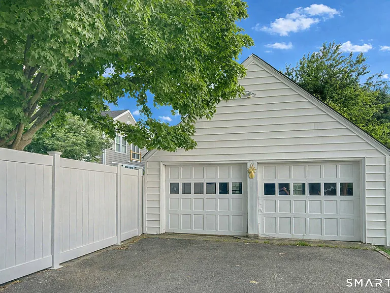 10 Ludlow Mnr — Photo 12