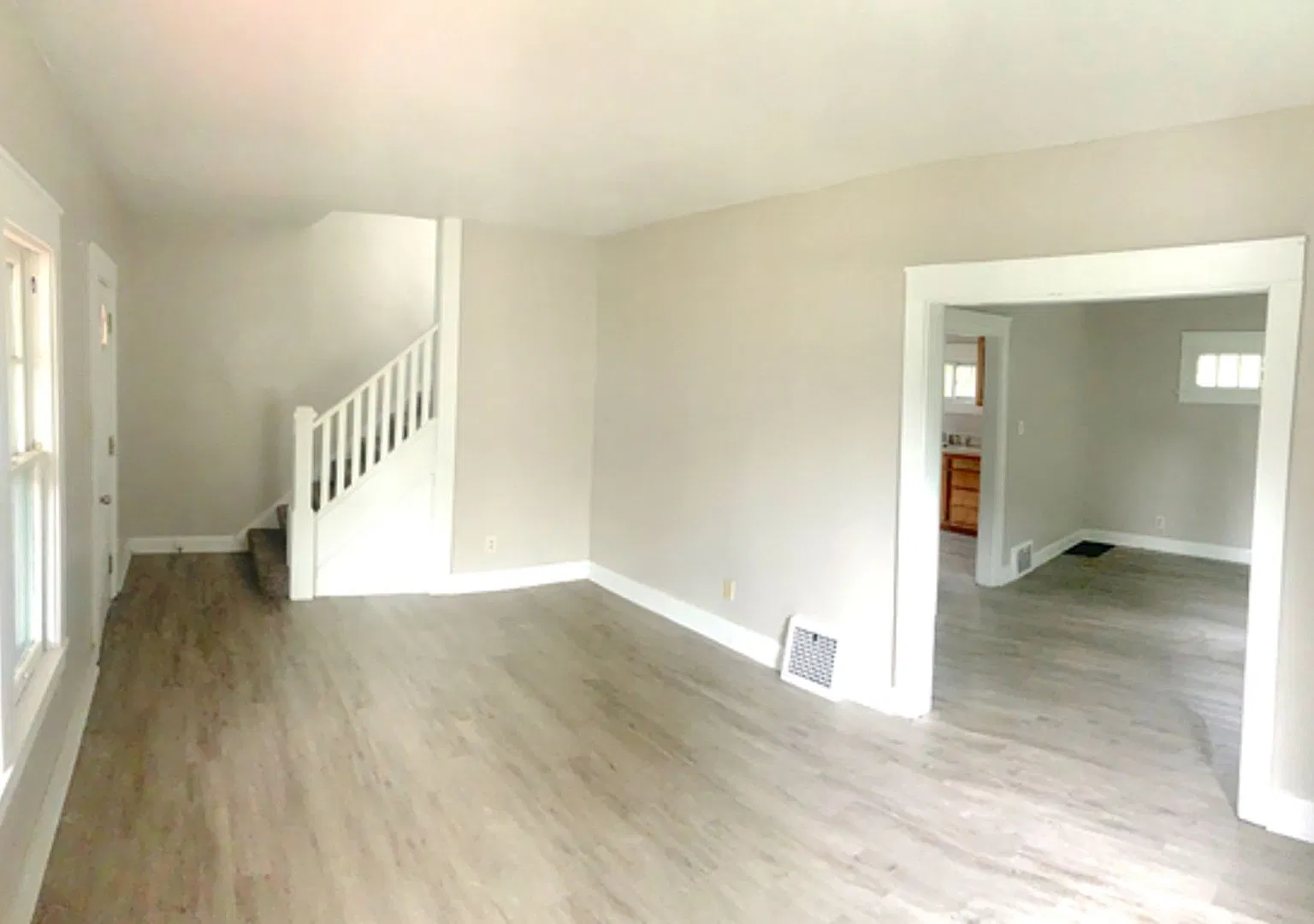 Fabulous Home For rent on Pondview- 3 bedrooms! — Photo 3