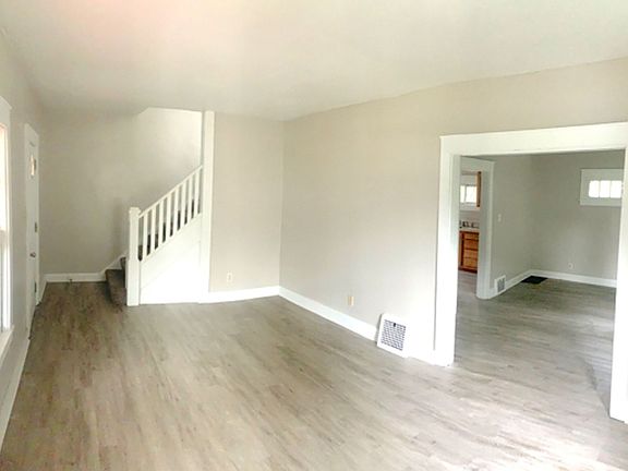 3rd image of 1178 Pondview Ave