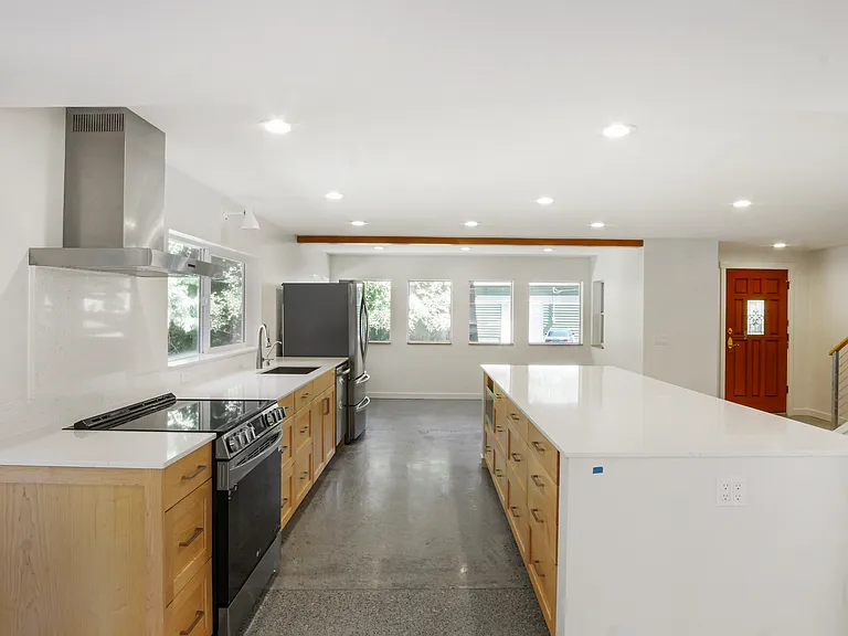 21017 SE 82nd St — Photo 8