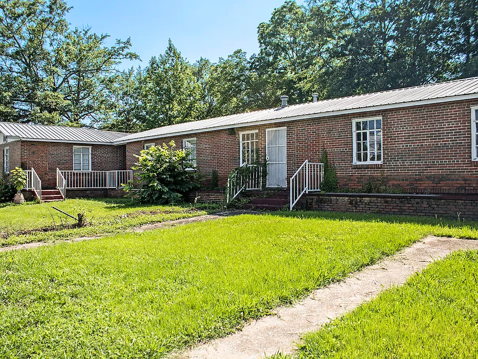 6413 Avenue Est #2