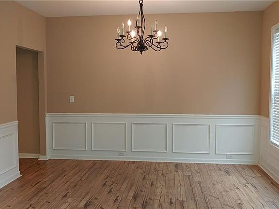 5th image of 2117 Longmont Dr