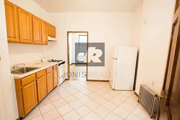 Rented by Jonis Realty | media 23