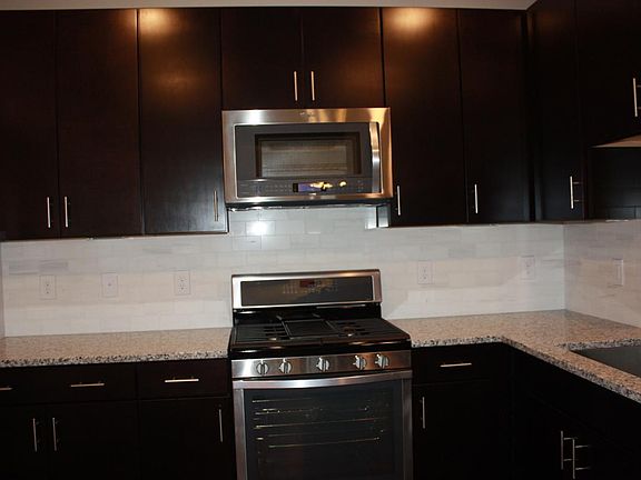 5th image of 2903 Bleeker St Unit 402