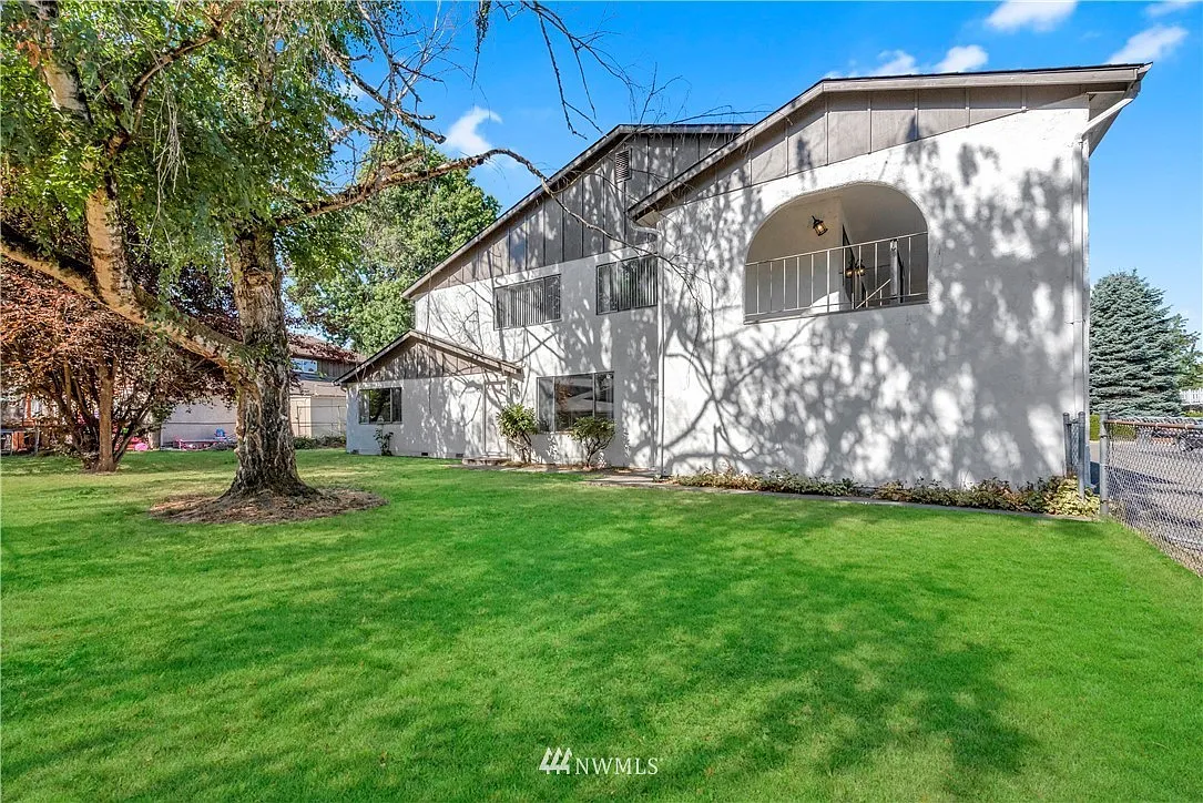 3 bed, 1200 sqft, $2,199 — Photo 1