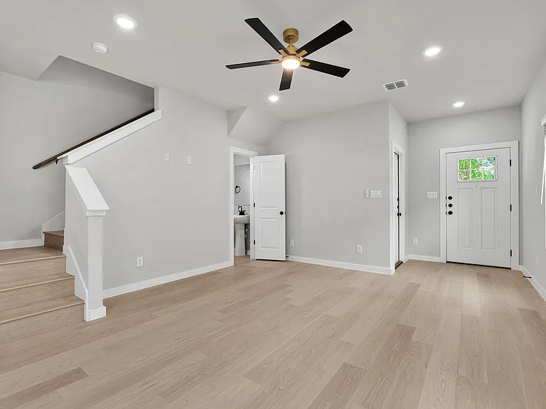 525 Dakota St — Photo 4