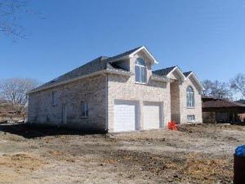 3rd image of 10241 S 81st Ct
