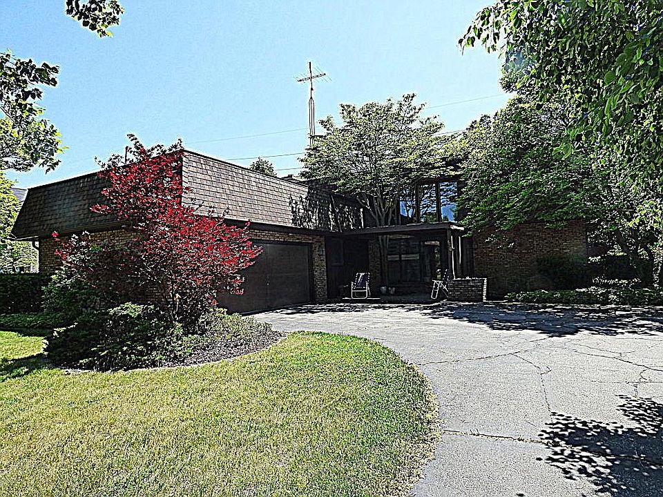 1st image of 670 S Greenbrook Cir