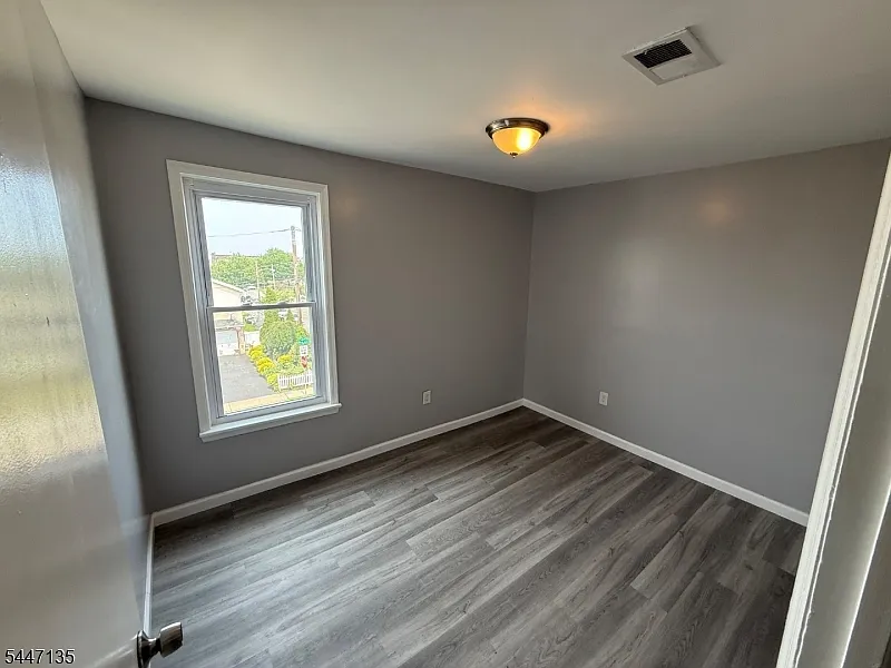 4 bed, 1.0 bath, $2,400 — Photo 3