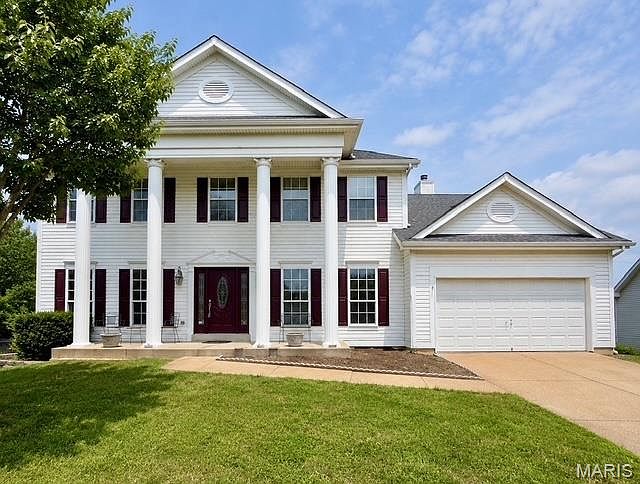 1st image of 813 Arlington Glen Dr