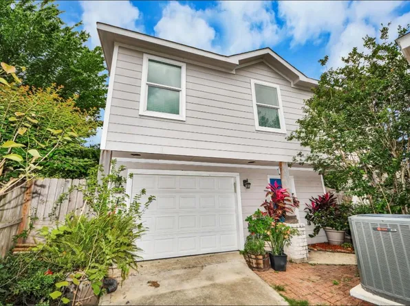 109 N Eastwood St, Houston, TX 77011