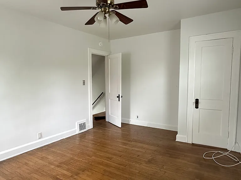 1634 Chesterland Ave — Photo 12