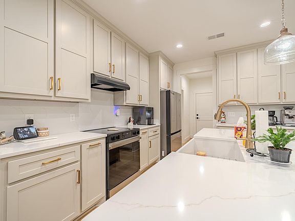 5th image of 245 Fullen Ln