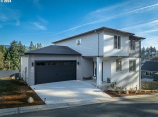 865 SE Hilltop Ln, Cascade Locks, OR