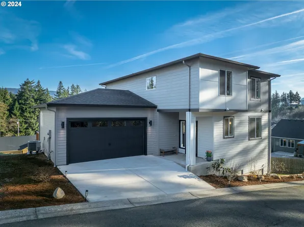 865 SE Hilltop Ln, Cascade Locks, OR 97014