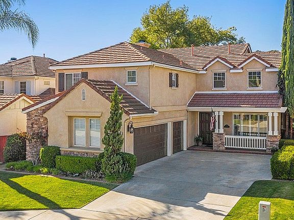 2nd image of 556 Golf Glen Dr