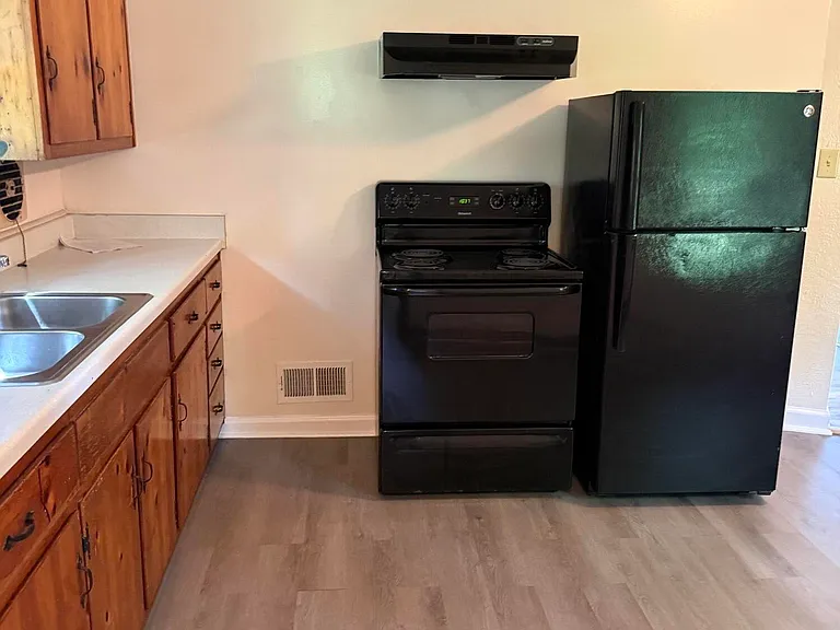 855 Hugh Ave — Photo 7