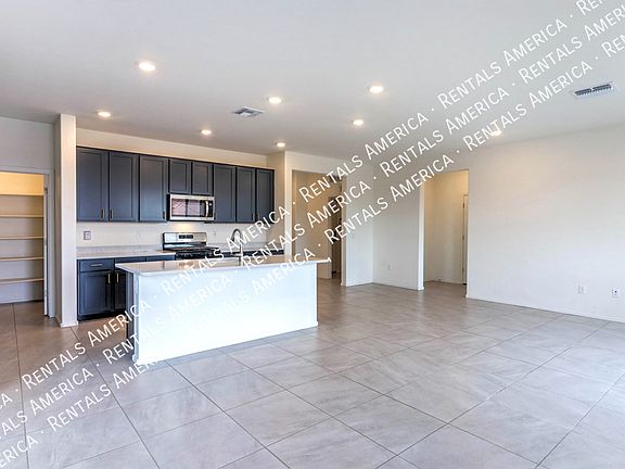 3rd image of 5525 W San Francisco Trl