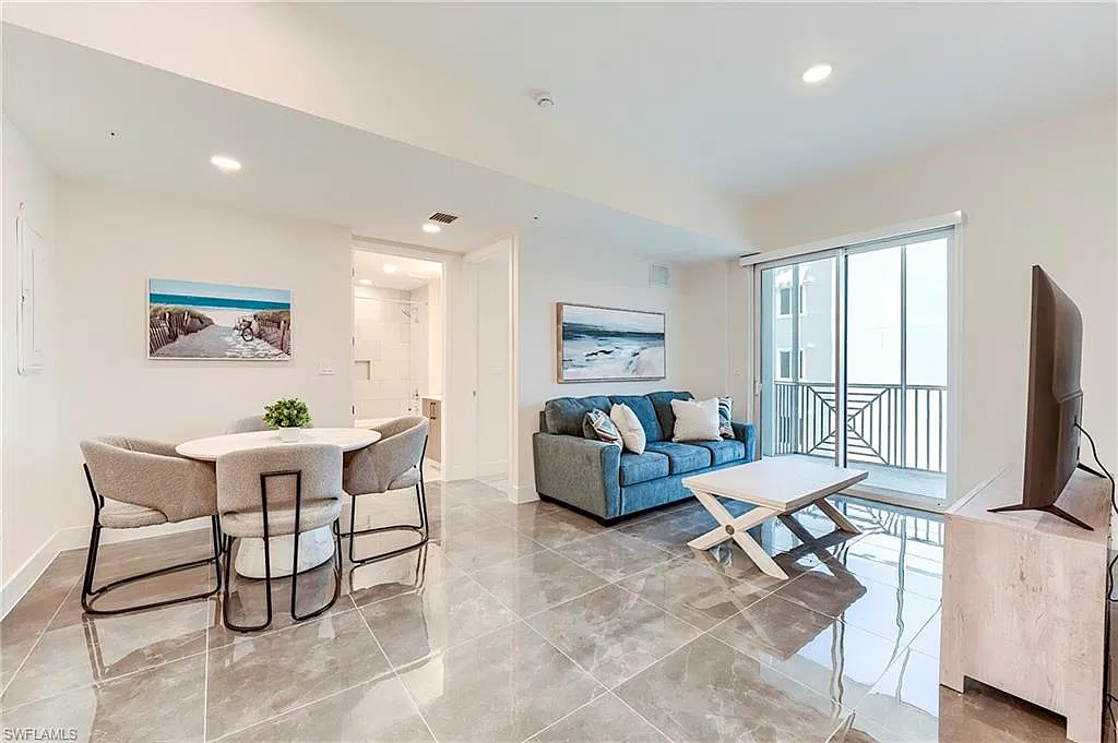 2 bed, 2.0 bath, 986 sqft, $2,400 — Photo 3