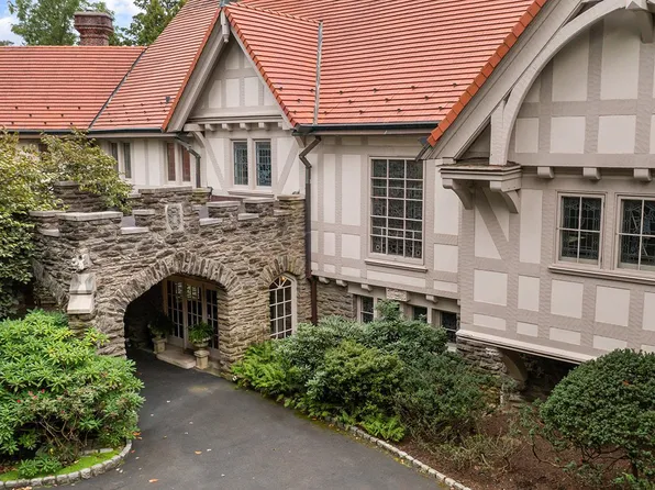 1717 Woodland Rd, Abington, PA 19001