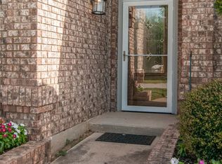 2512 Fox Glenn Cir, Bedford, TX 76021