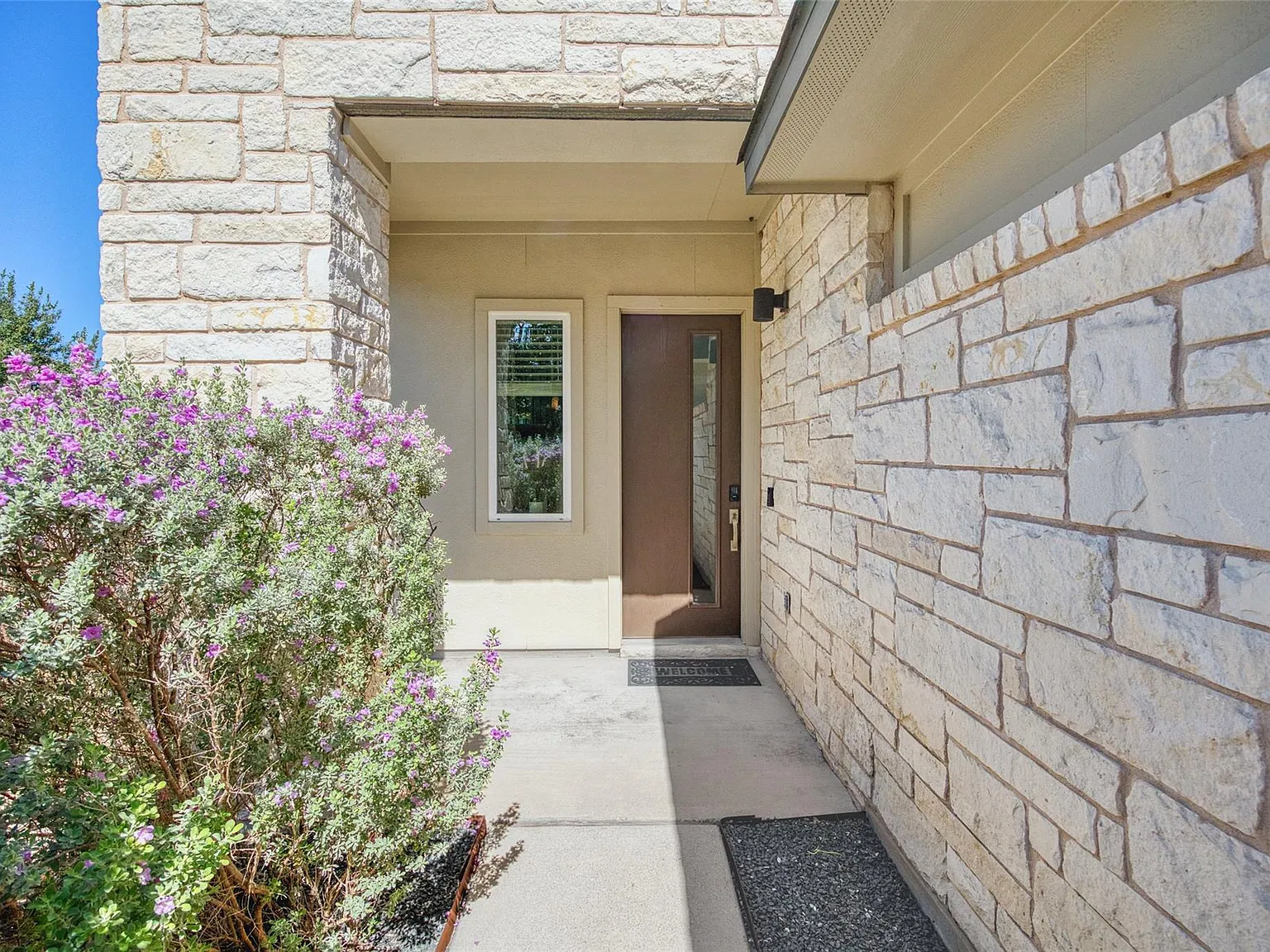 3 bed, 2.5 bath, 1982 sqft, $2,650 — Photo 2