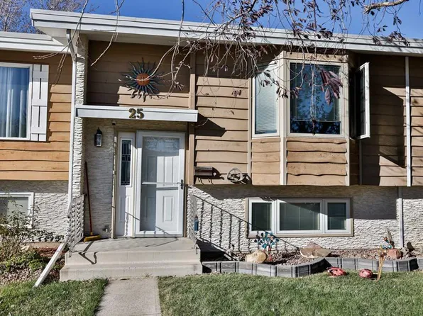 25 SW Selkirk Rd W, Lethbridge, AB T1K 4N4