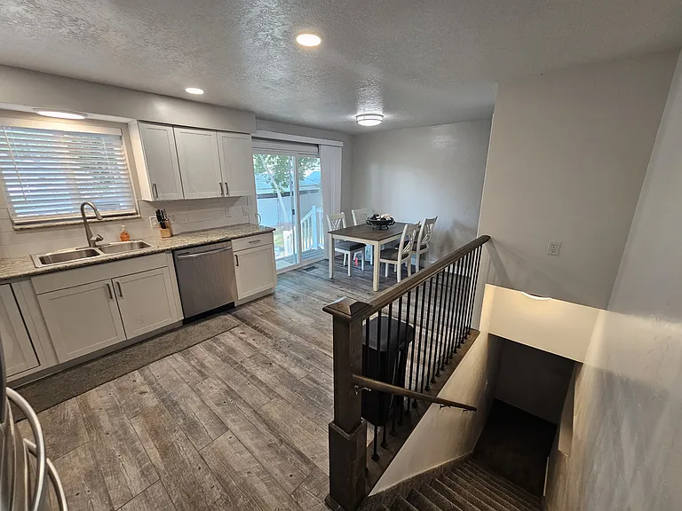 189 E 7615 S — Photo 20