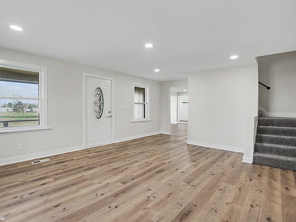 3rd image of 312 W South St