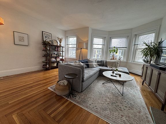 2nd image of 809 Washington St #3