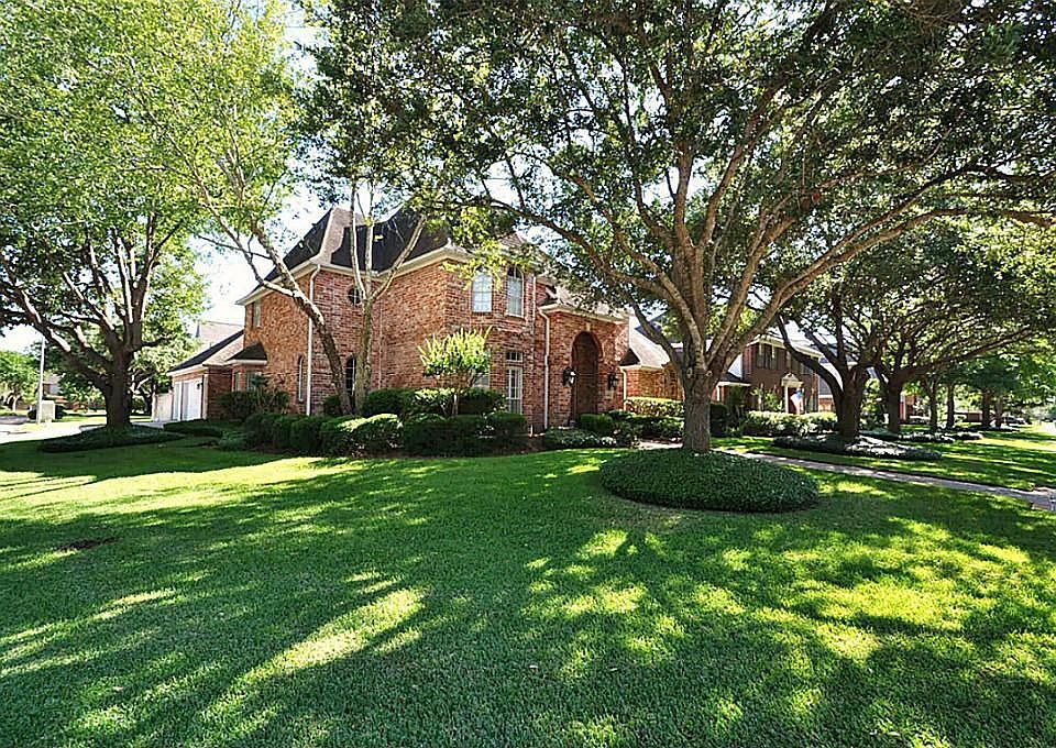 1st image of 19603 Laurel Park Ln