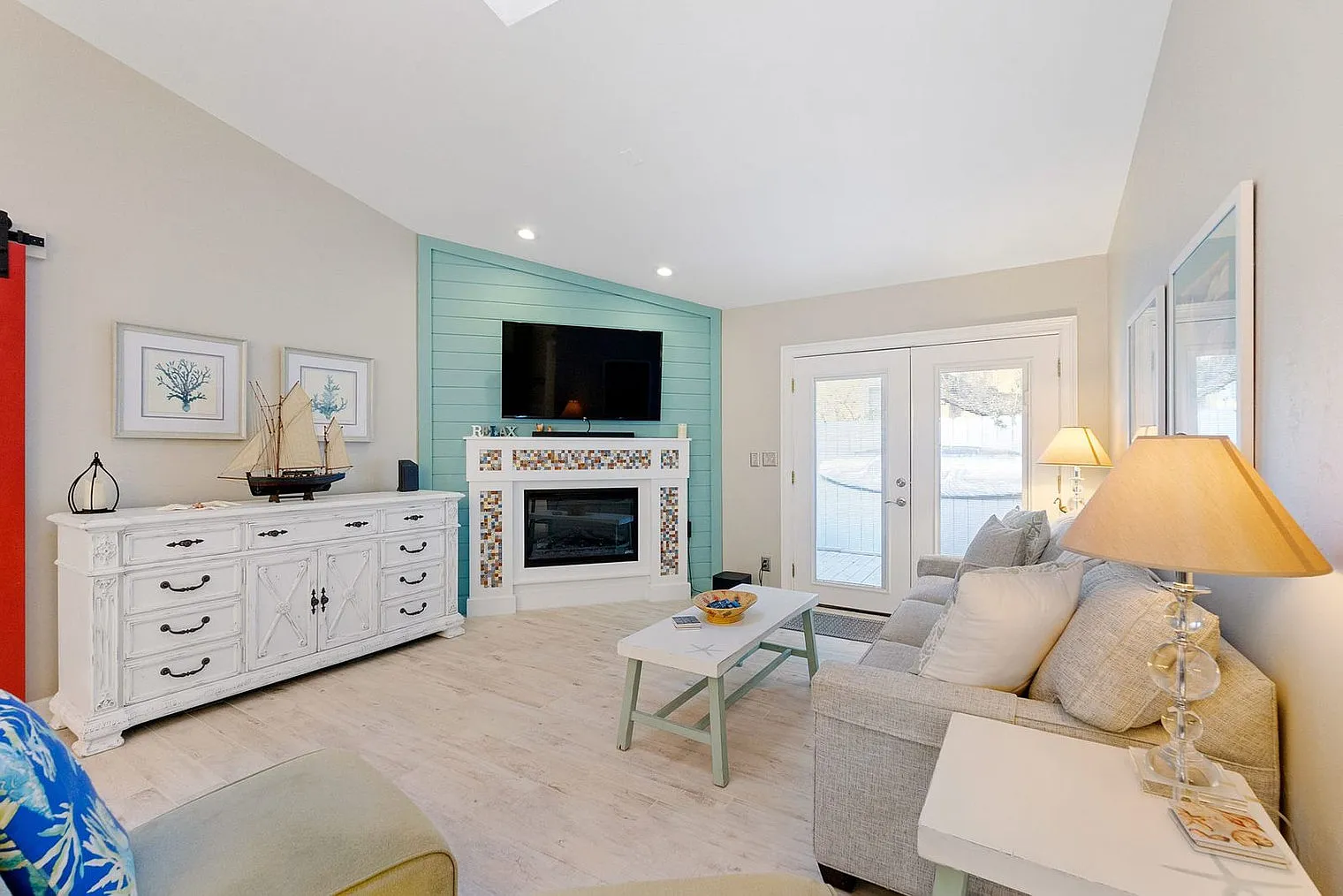3 bed, 2.0 bath, 1420 sqft, $5,529 — Photo 3