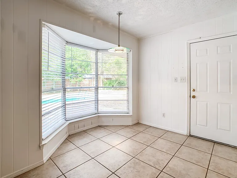 4239 Burtonwood Cir — Photo 9