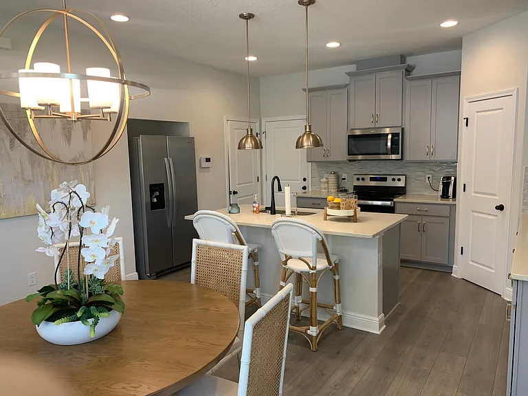 Kitchen & Dining