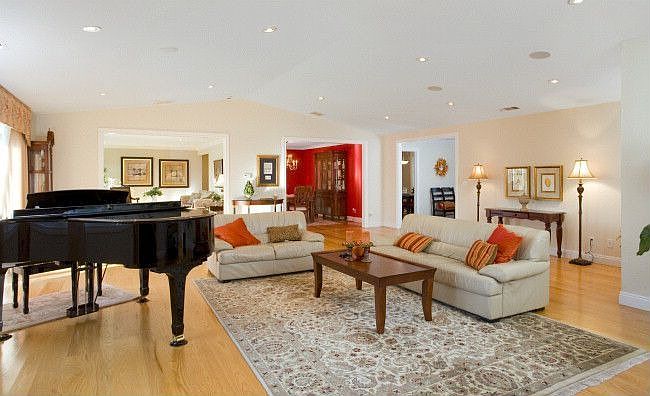 Spacious Sunny Great Room