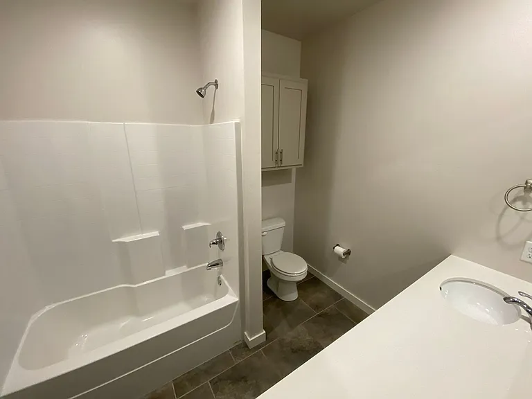 504 Martina Ln — Photo 10