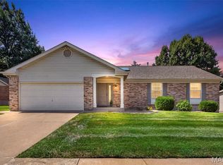 1122 Majestic Dr, Fenton, MO 63026
