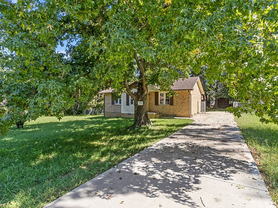 1st image of 413 Buckeye Ln