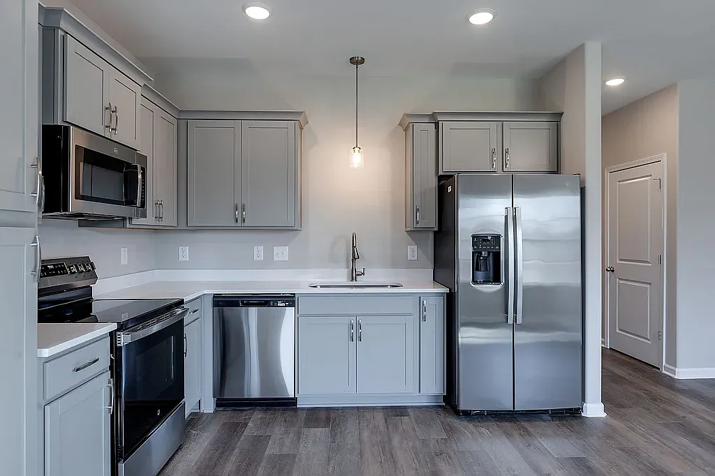 4 bed, 1400 sqft, $2,200 — Photo 3