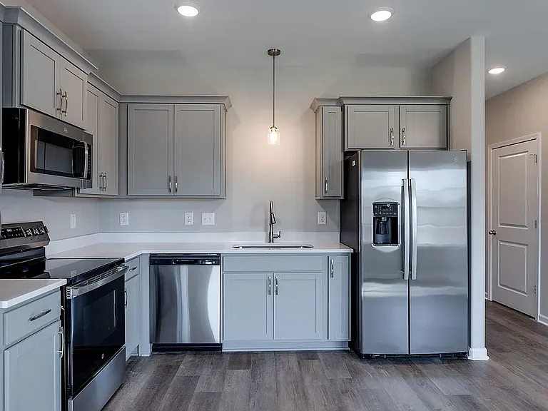 616 Lafayette Rd — Photo 3