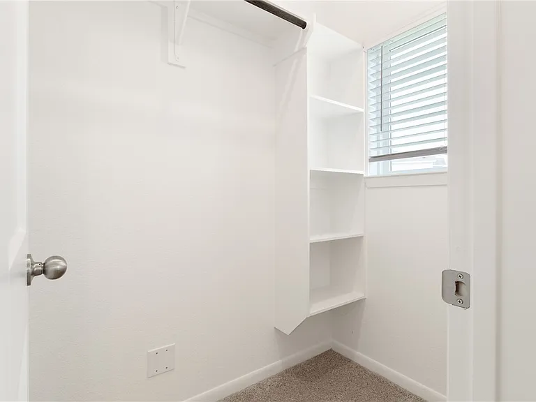 5322 Lyle Pl — Photo 12