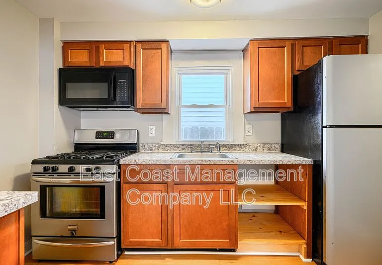 214 Center St — Photo 41