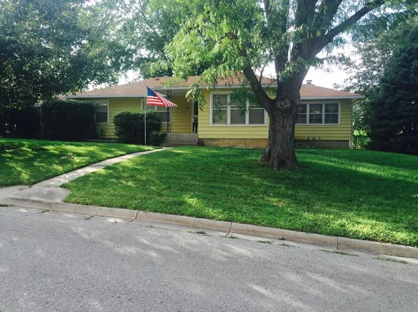 200 N Bunker Hill Dr, Junction City, KS 66441