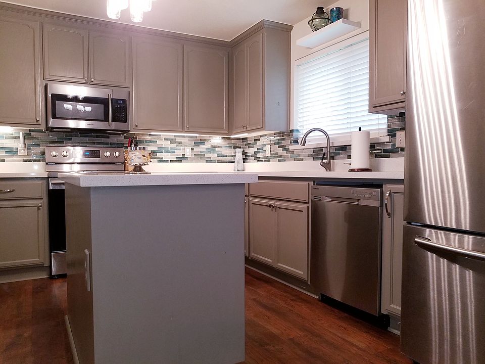 2nd image of 3896 Bow Dr